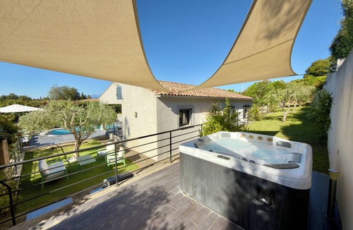 Aleria Villa | Comfortable villa with heated pool and spa between sea and mountains