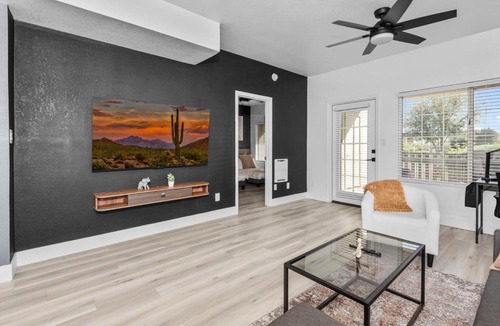 North Scottsdale Apartment | Comfy 2BR-Pool, Yoga Rm, Gym, Cabanas, BBQ,Prkng