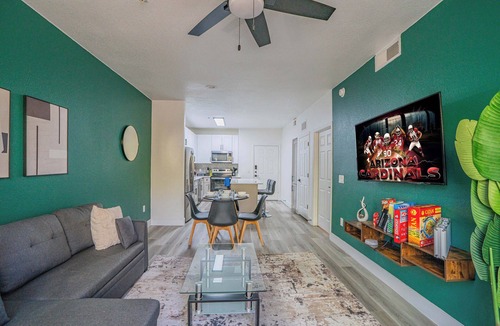 Glendale Sports and Entertainment District Apartment | Contemporary Condo at Westgate | Pool, Gym & W/D
