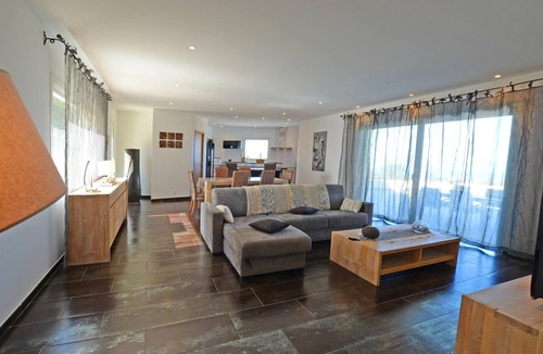 Algajola Villa | Contemporary villa, with air conditioning-160 m2, swimming pool,