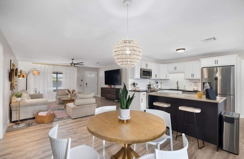 Scottsdale Estates Six House | Continental Home | 4BR | Scottsdale