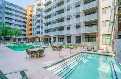 Evans Churchill Apartment | Cool 1BD Apartment in CDT with Gym Pool Parking
