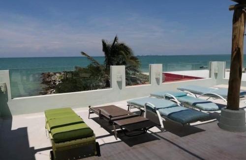 Puerto Yucalpeten Apartment | Courtyard family room
