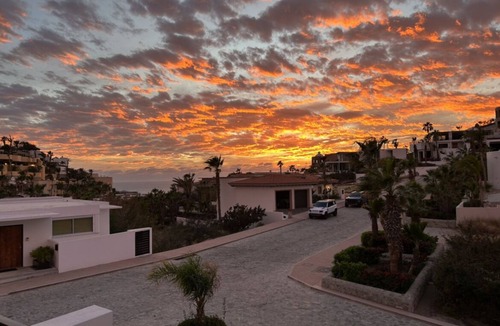 Pedregal Apartment | Cozy 1-bedroom apartment in Pedregal, Cabo San Lucas with AC, WiFi.