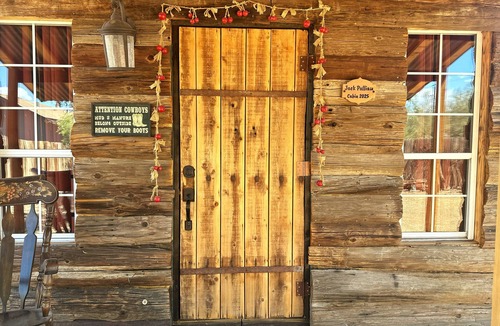 New River Cabin | Cozy 1-bedroom cabin in a tranquil western town New River with AC