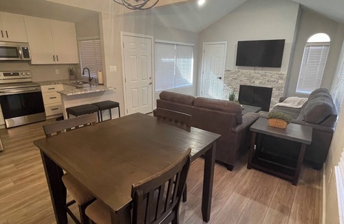 Paradise Valley Village Condo | Cozy 1-bedroom condo with 1 car garage in beautiful Scottsdale