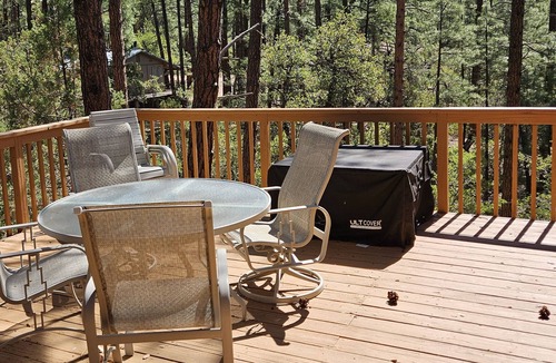 Strawberry Cabin | Cozy 2-bedroom cabin in beautiful Strawberry/Pine with AC, WiFi, Hot tub, deck.