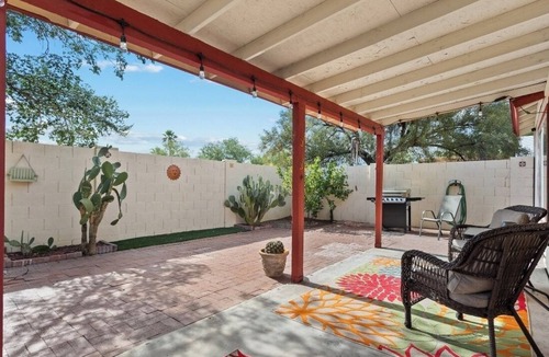 Casas Adobes House | Cozy 2-bedroom house directly across from Tucson National Golf Resort