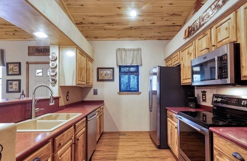 Torreon Cabin | Cozy 3-bedroom cabin w/gorgeous outdoor deck in Show Low
