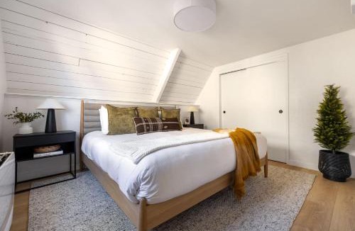 Munds Park House | Cozy 3BR A-Frame Lake Views Family Friendly