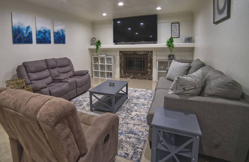 Rainbow Park House | Cozy 3BR home w/ pool