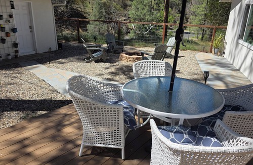 Oak Knoll Village Cabin | Cozy and quiet 2-bedroom cabin amongst towering pines in Prescott.