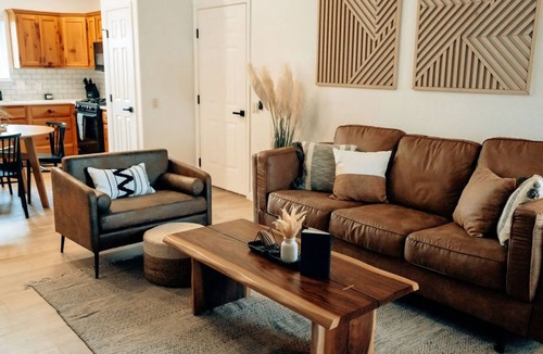 Williams House | Cozy at the Canyon - Steps from Route 66