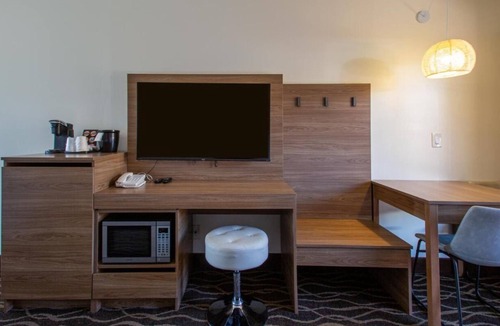 West Sedona Hotel | Cozy Comfort Queen Room Near Thunder Mountain