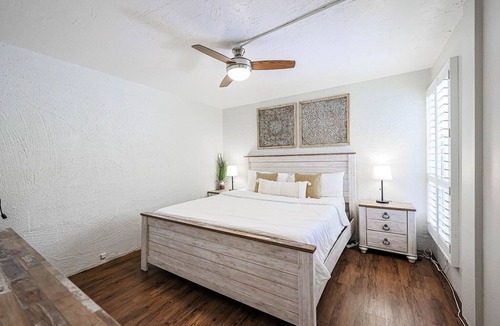 Entertainment District Condo | Cozy Condo in the Heart of Old Town w/ Pool!