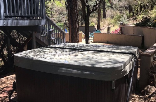 Prescott Cabin | Cozy Family Friendly Lodge, 2 Games Rooms, Hot Tub, EV Charger
