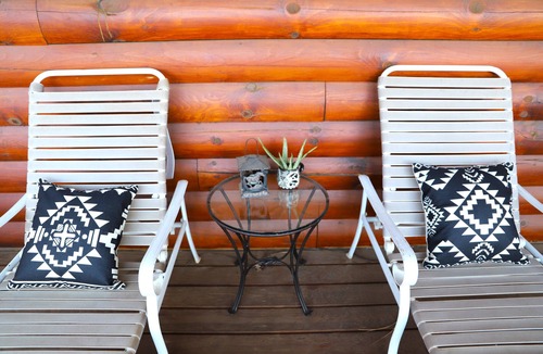 Flagstaff Cabin | Cozy Log Cabin Retreat : Hot Tub : Forest Views