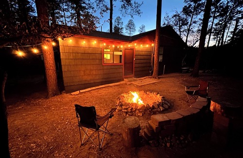 Ponderosa Park Cabin | Cozy Pines Cabin in Prescott - 3bd/2ba