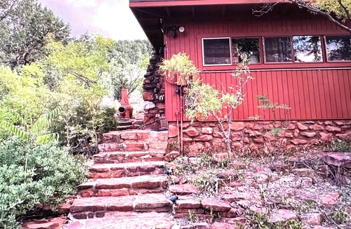 West Sedona Cabin | Cozy, Private Cabin, Walk to trails, stores, restaurants. AC, WiFi