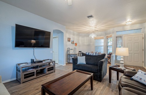 North Ranch House | Cozy Ranch, 1GB WiFi, Heated Pools and Spas and Tennis Courts, Great Location!