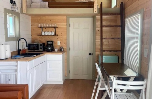 Valle Cabin | Cozy Retreat: Glamping Getaway in a Tiny House near the Grand Canyon, AZ