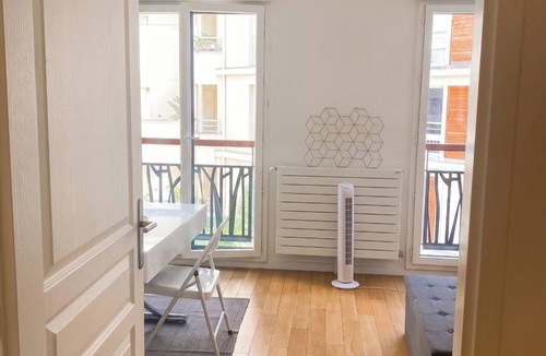 Quartier de la Folie-Mericourt Apartment | Cozy Studio - Boulevard Jules Ferry, 11th Arrondissement