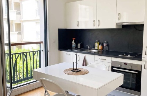 Quartier de la Folie-Mericourt Apartment | Cozy Studio - Boulevard Jules Ferry, 11th Arrondissement