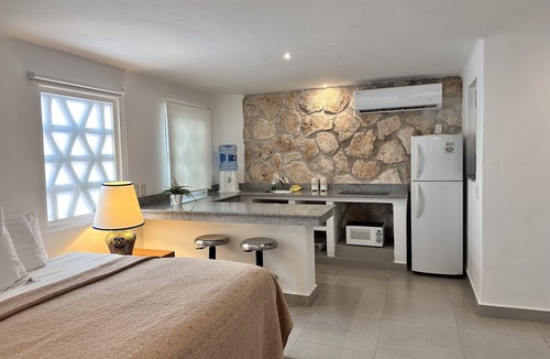Zona Hotelera Apartment | COZY STUDIO WITH FULL KITCHEN ★ AMAZING LOCATION