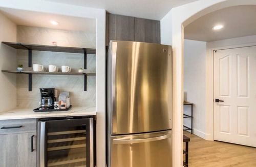 Desert Paradise Estates Apartment | CozySuites at Kierland Commons by golf course!