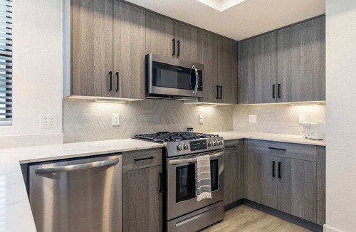 Desert Paradise Estates Apartment | CozySuites at Kierland Commons with pool #01