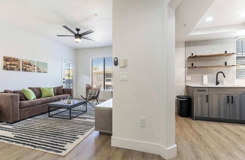 Desert Paradise Estates Apartment | CozySuites at Kierland Commons with pool #13