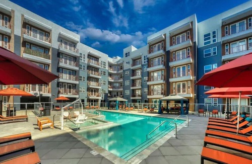 Downtown Phoenix Apartment | CozySuites at REY