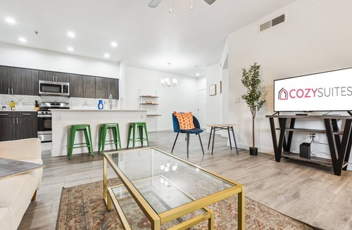 Glendale Sports and Entertainment District Apartment | CozySuites Glendale by the stadium with pool! 31