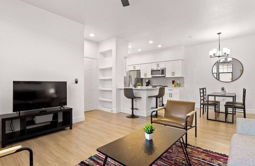 Glendale Sports and Entertainment District Apartment | CozySuites Glendale by the stadium with pool! 15