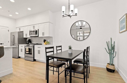 Glendale Sports and Entertainment District Apartment | CozySuites Glendale by the stadium with pool! 15