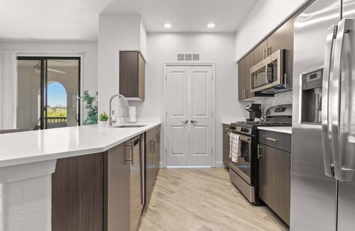 Glendale Sports and Entertainment District Apartment | CozySuites Glendale by the stadium with pool! 16