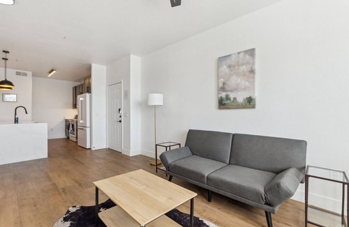 Glendale Sports and Entertainment District Apartment | CozySuites Glendale - Westgate with pool! 05