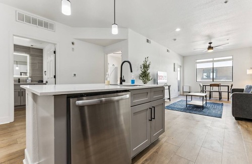Glendale Sports and Entertainment District Apartment | CozySuites Glendale - Westgate with pool! 02