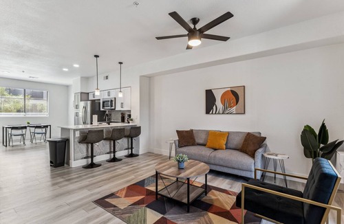 Glendale Sports and Entertainment District Apartment | CozySuites Glendale - Westgate w pool! 16
