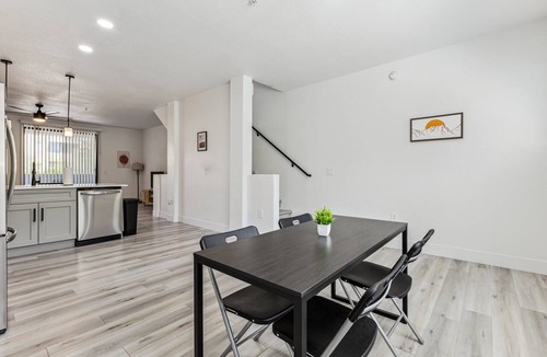 Glendale Sports and Entertainment District Apartment | CozySuites Glendale - Westgate w pool! 16