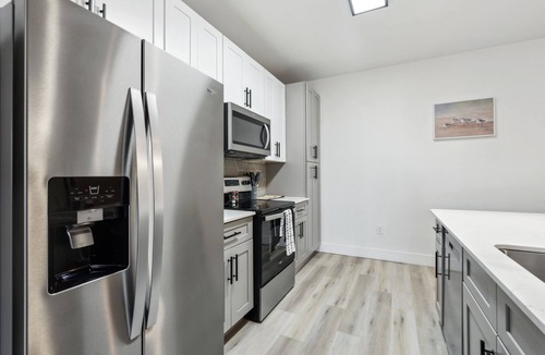 Glendale Sports and Entertainment District Apartment | CozySuites Glendale - Westgate with pool! 08