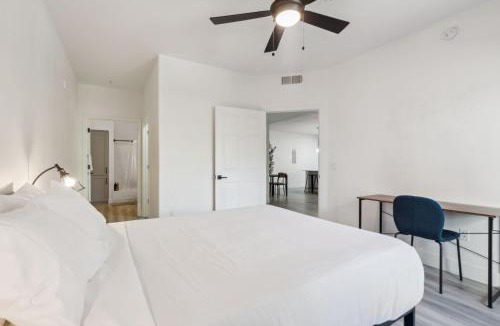 Glendale Sports and Entertainment District Apartment | CozySuites in Glendale Westgate with pool #07