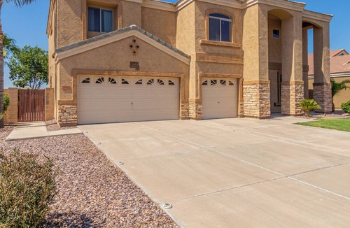 Florence House | Crestfield Manor Country Oasis