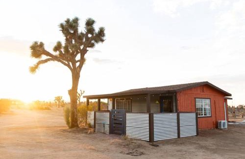 Yucca Valley House | Cryptic Cabin-Tranquil Bohemian Getaway w/Hot Tub