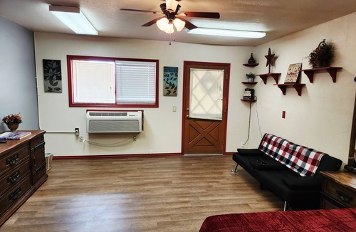 Show Low Apartment | Cute cozy 1-bedroom apartment in welcoming white mountain lakes with WiFi, AC
