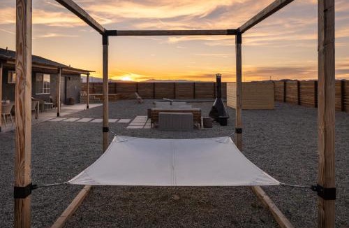 Wonder Valley House | Dark Star - Endless Stars, Cowboy Pool, Spa, Fire pit, BBQ
