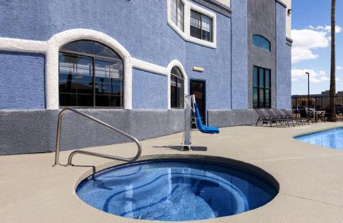 Cortaro Hotel | Days Inn & Suites by Wyndham Tucson/Marana