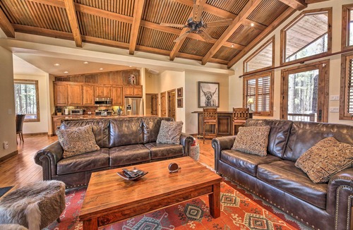 Mountain Pine Estates Cabin | Deck + Fire Pit: Family-Friendly Lakeside Retreat