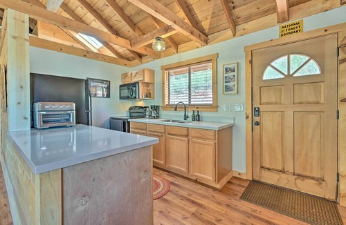 Payson Cottage | Deck & Mogollon Rim Views: Secluded Payson Cabin