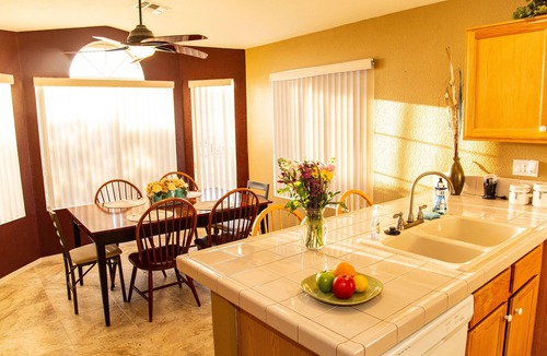 The Bluffs House | Delightful, cozy home w/breathtaking mtn views. Near hiking, golf & restaurants!